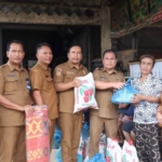 Penyerahan bantuan kepada Masyarakat korban terdampak kebakaran yang terjadi di Jalan Pakpak dan Jalan Tapanuli, Kecamatan Sidikalang.(ist)