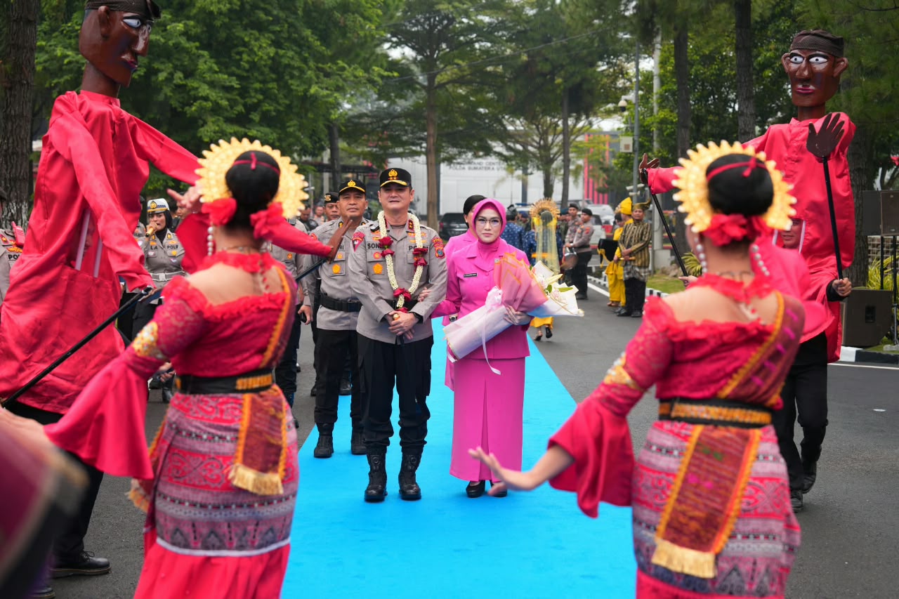 Irjen Pol. Sonny Irawan disambut sebagai Kapolda Sumatera Utara yang baru.(ist)