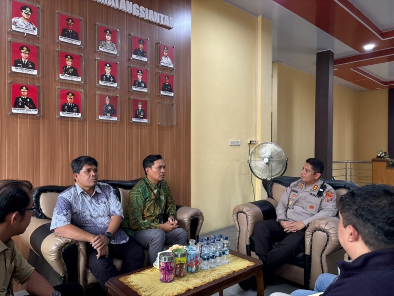 Silaturahmi PLN UP3 Siantar dengan Kapolres Pematangsiantar.(ist)