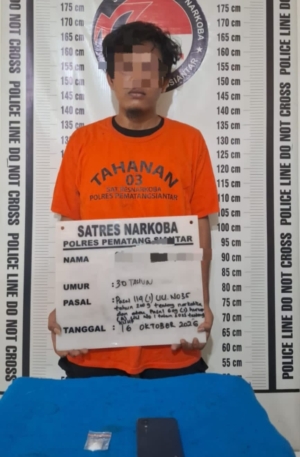 Polisi amankan DW (30) beserta barang bukti narkotika jenis sabu.(ist)