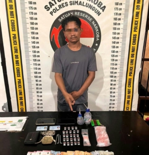 Polisi amankan pria beserta barang bukti Narkotika jenis Sabu.(ist)